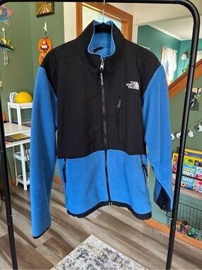 The North Face Denali Women’s Black & Blue Fleece Jacket